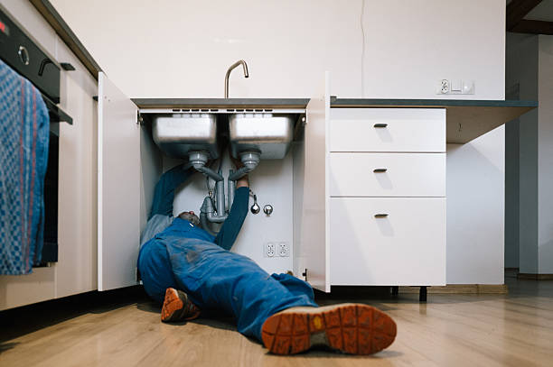 Professional Emergency Plumber technician working in Montvale, NJ